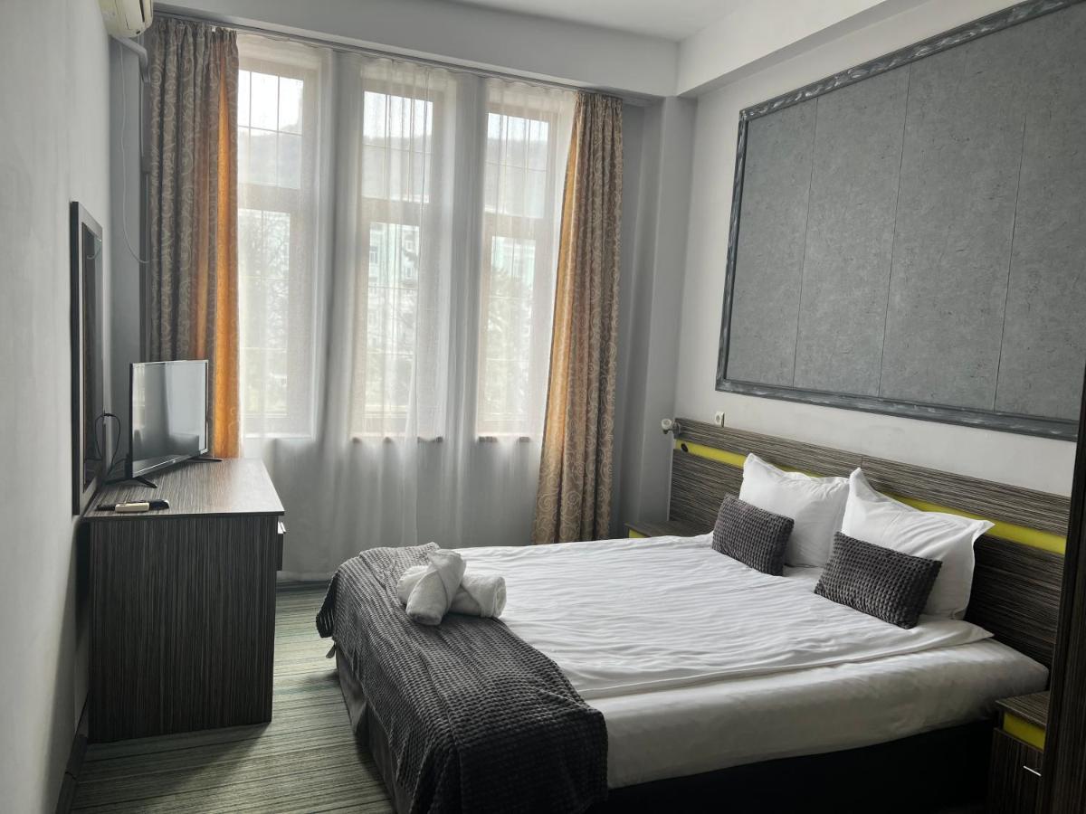 Family Hotel Central Sjumen Eksteriør bilde